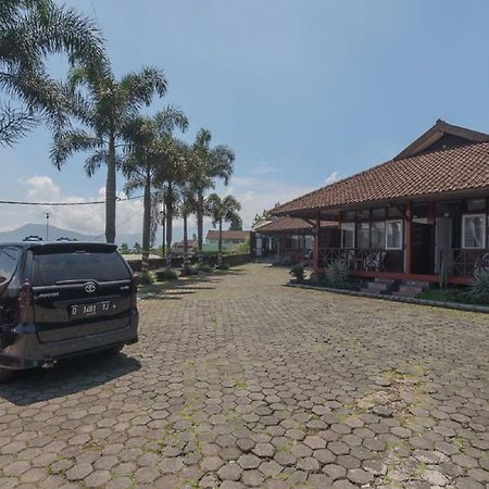 Hotel Reddoorz @ Maribaya Street Lembang Exterior foto