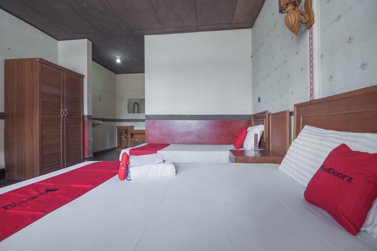 Hotel Reddoorz @ Maribaya Street Lembang Exterior foto