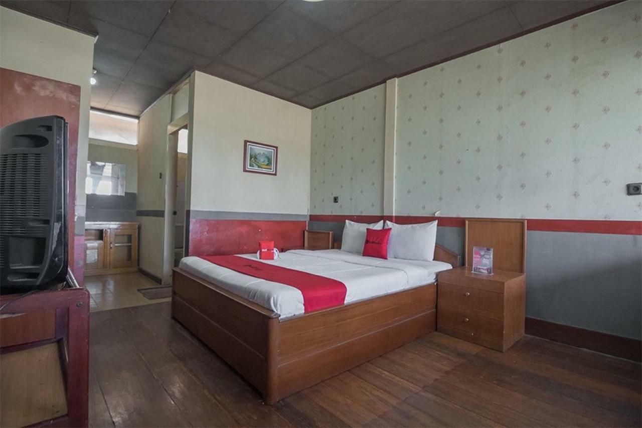 Hotel Reddoorz @ Maribaya Street Lembang Exterior foto