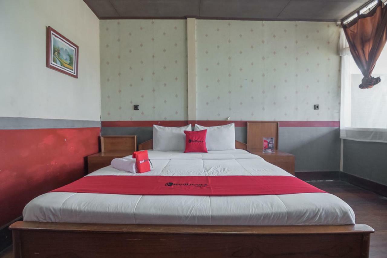 Hotel Reddoorz @ Maribaya Street Lembang Exterior foto